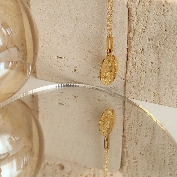 NEW 18K Gold Plated Diamond Moon Oval Necklace - Picture 10 of 12